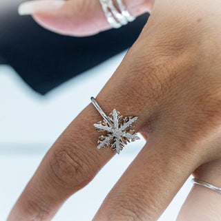 Bague en diamant à coupe ronde en forme de flocon de neige pour cadeau de bijoux de Noël