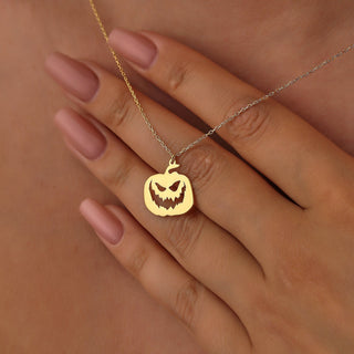 Collar con colgante de calabaza adorable de Halloween en oro macizo liso