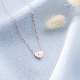 Collar personalizado con inicial grabada en forma de corazón y letra para regalo de joyería 