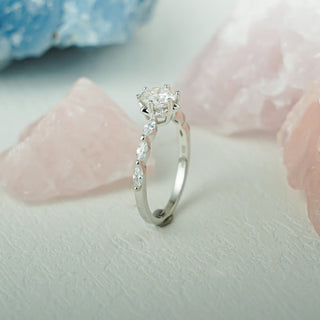 Anillo de compromiso con pavé de diamantes y moissanita de talla redonda de 1,50 ct a 2,50 ct