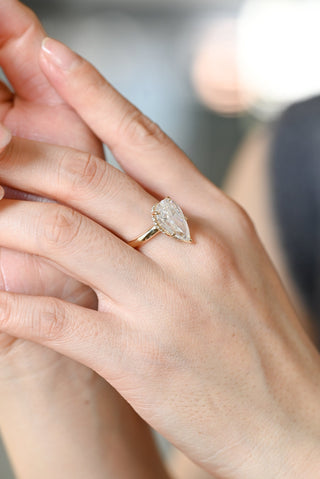 Bague de fiançailles avec halo caché en diamant et moissanite taille poire de 2,50 à 3,50 ct