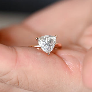 Bague de fiançailles avec diamant solitaire en moissanite taille trillion de 1,0 à 2,0 ct