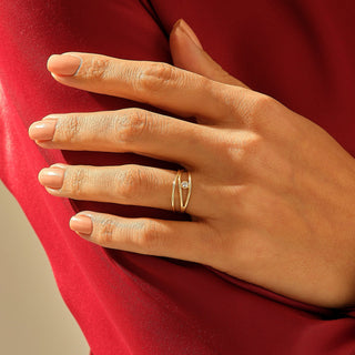 Bague en or massif avec diamants taille ronde et ligne ondulée pour femme 