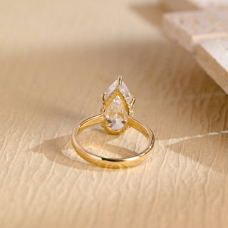 Anillo de compromiso con halo oculto de moissanita de talla pera de 2,0 CT a 3,0 CT