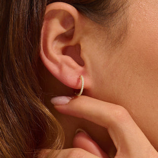 Pendientes de aro con diamantes y circonitas cúbicas pavé redondos para mujer en oro macizo