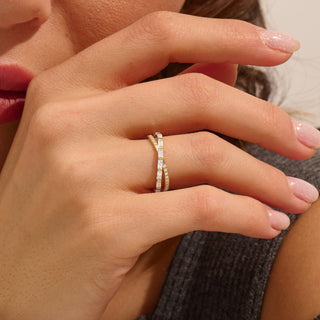 Alianza de boda con doble cruz de diamantes de talla baguette y redonda para mujer