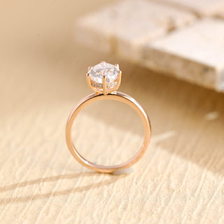 Anillo de compromiso con halo oculto de diamantes de moissanita de talla pera de 2,0 CT a 3,0 CT