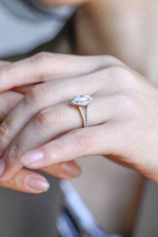 Bague de fiançailles avec diamant taille marquise halo moissanite à tige fendue de 1,0 à 2,0 ct