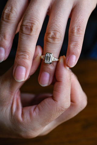 Bague de fiançailles à trois diamants en moissanite taille émeraude de 2,0 à 3,0 ct