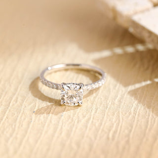 Anillo de compromiso con diamante de moissanita con halo oculto y talla cojín de 1,0 CT a 2,0 CT