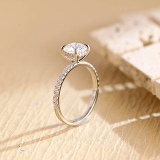 Anillo de compromiso con diamante de moissanita con halo oculto y talla cojín de 1,0 CT a 2,0 CT