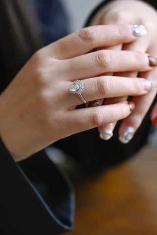 Bague de fiançailles avec grappe de diamants en moissanite taille poire de 1,0 à 2,0 ct