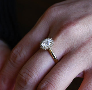 Bague de fiançailles avec halo floral en moissanite à taille ovale de 1,50 ct à 2,50 ct