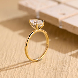 Anillo de compromiso con halo oculto de diamantes de moissanita de talla pera de 1,0 CT a 2,0 CT