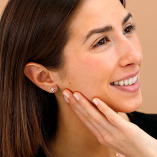 Boucles d'oreilles à tige en forme d'étoile avec diamants taille ronde pour cadeau d'Halloween