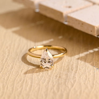 Bague de fiançailles avec halo caché en diamant et moissanite taille poire de 1,50 à 2,50 ct