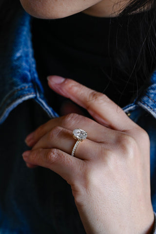 Bague de fiançailles avec diamants pavés en moissanite taille ovale de 2,50 à 3,50 ct