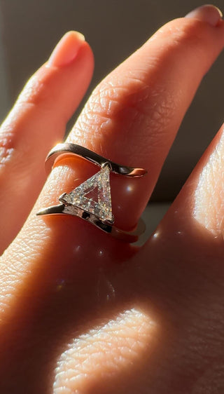 Bague de fiançailles avec diamant taille triangulaire pour elle