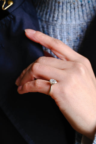 Bague de fiançailles avec diamants en moissanite taille poire sertis de tulipes de 1,50 à 2,50 ct