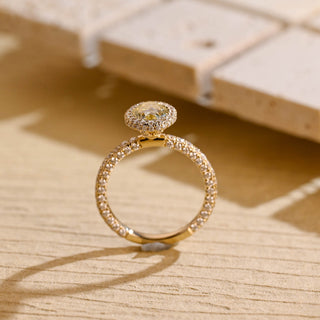 Bague de fiançailles en diamants à micro-pavé de moissanite à taille ovale de 1,0 à 2,0 ct