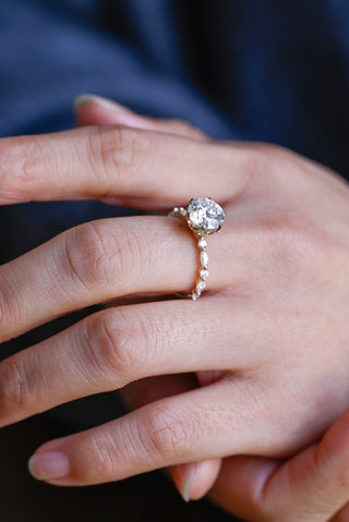 Bague de fiançailles avec diamants pavés en moissanite à taille ronde de 2,0 à 3,0 ct