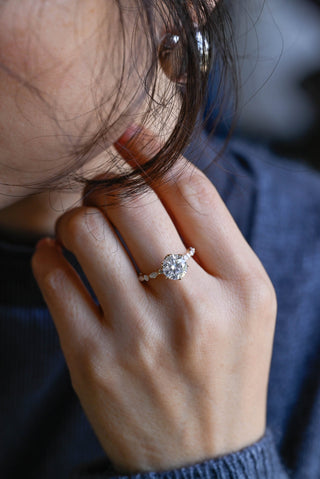 Bague de fiançailles avec diamants pavés en moissanite à taille ronde de 2,0 à 3,0 ct