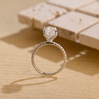 Bague de fiançailles avec diamants en moissanite taille ovale sertis de tulipes de 3,0 à 4,0 ct