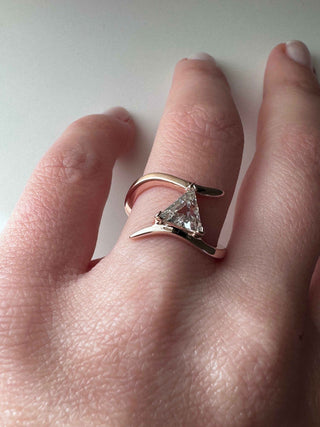 Bague de fiançailles avec diamant taille triangulaire pour elle