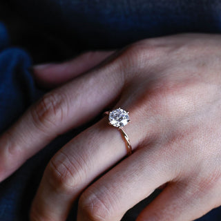 Bague de fiançailles en diamant torsadé en moissanite à taille ronde de 2,0 à 3,0 ct