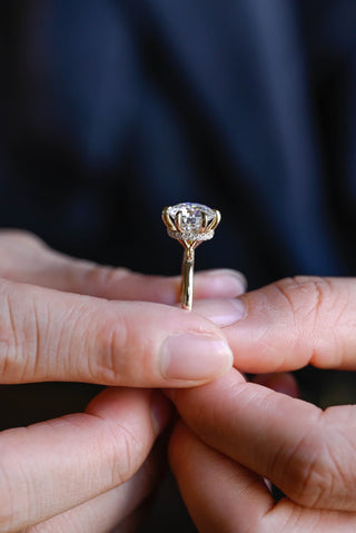 Bague de fiançailles avec halo caché de diamants en moissanite à taille ronde de 2,50 ct à 3,50 ct