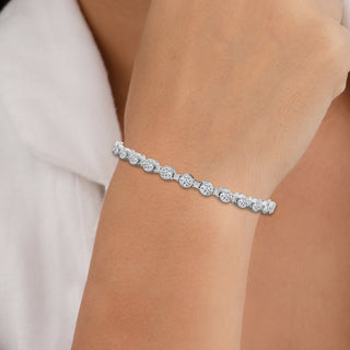 Pulsera de tenis con diamantes de moissanita de talla redonda engastados en bisel para mujer