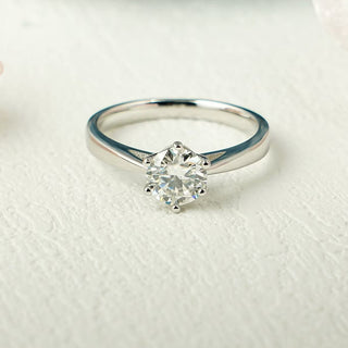 Anillo de compromiso con diamante solitario de moissanita de talla redonda de 1,0 CT a 2,0 CT