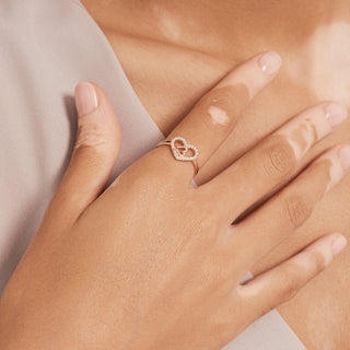 Anillo de diamantes de doble corazón de talla redonda para ella