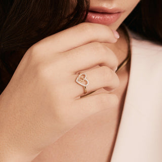 Anillo de diamantes de doble corazón de talla redonda para ella