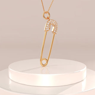 Collier avec pendentif en forme d'épingle de sûreté en diamant à coupe ronde pour elle