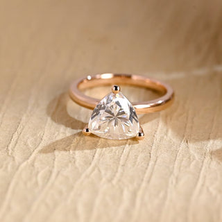 Bague de fiançailles avec diamant solitaire en moissanite taille trillion de 1,0 à 2,0 ct