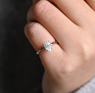 1.0CT-3.0CT Pear Cut Solitaire Moissanite Diamond Engagement Ring