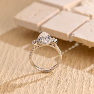 Bague de fiançailles unique avec halo de diamants en moissanite taille poire de 1,50 ct à 2,50 ct