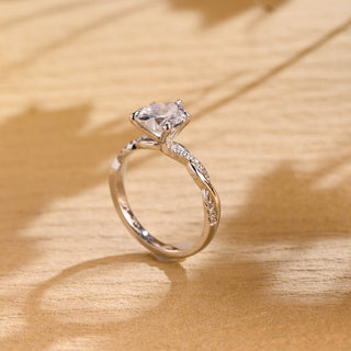 Anillo de compromiso con pavé retorcido de diamantes y moissanita de talla corazón de 1,50 ct a 2,50 ct