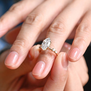 Anillo de compromiso con pavé de diamantes y moissanita de talla marquesa de 1,50 ct a 2,50 ct