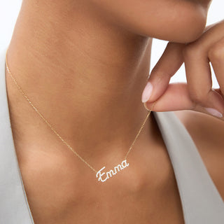 Collar con nombre y diamantes personalizado como regalo para mujer