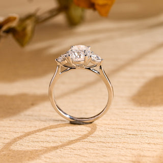 Bague de fiançailles à trois diamants en moissanite taille ovale de 2,0 à 3,0 ct