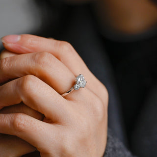 Bague de fiançailles à trois diamants en moissanite taille ovale de 2,0 à 3,0 ct