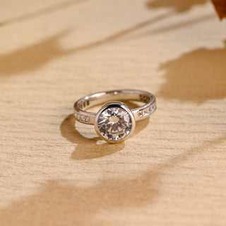 Bague de fiançailles avec diamants Moissanite taille ronde sertis clos de 1,50 ct à 2,50 ct