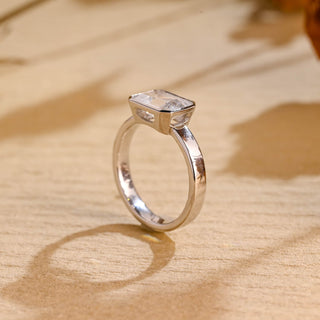 Anillo de compromiso de banda gruesa con diamante de moissanita de talla esmeralda de 1,0 CT a 2,0 CT