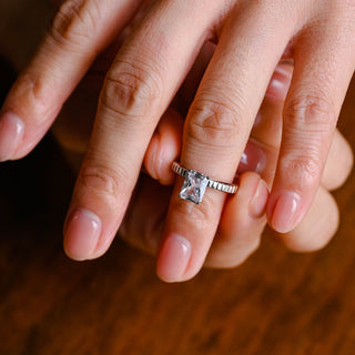 Bague de fiançailles solitaire unique en diamant Moissanite taille radiant de 1,50 ct à 2,50 ct