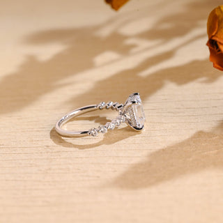 Anillo de compromiso con halo oculto de diamantes de moissanita de talla esmeralda de 1,50 ct a 2,50 ct