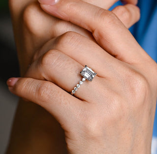 Bague de fiançailles avec halo caché en diamant et moissanite taille émeraude de 1,50 à 2,50 ct