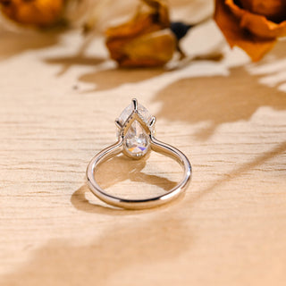 Anillo de compromiso con halo oculto de moissanita de talla pera de 2,0 CT a 3,0 CT