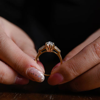 Anillo de compromiso con tres piedras de diamante moissanita de talla marquesa de 1,0 CT a 2,0 CT